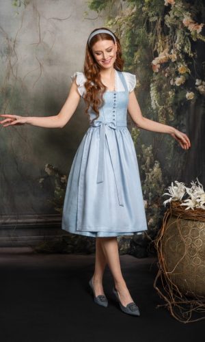 Hellblaues Dirndl mit kurzarm Bluse