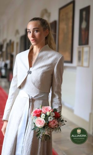 Kleid-Sissi-M-9514-94,Bolero-Constanze-M-9519-94_mit-Logo_unten-rechts_web Hochzeitskleid in cremeweiß mit langarm Bolero cremeweiß;